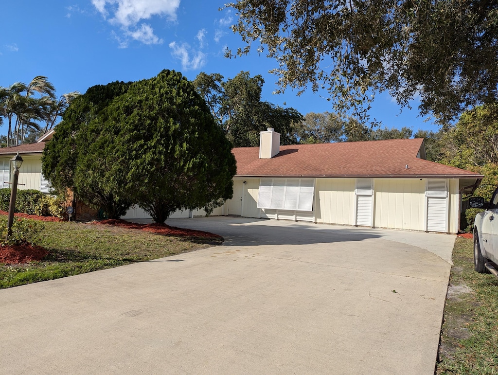 view of front of house with a garage and a front yard