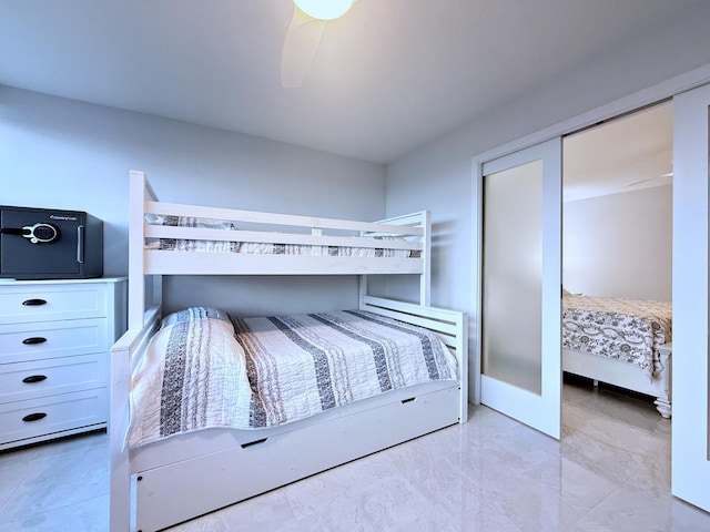 unfurnished bedroom featuring ceiling fan and a closet