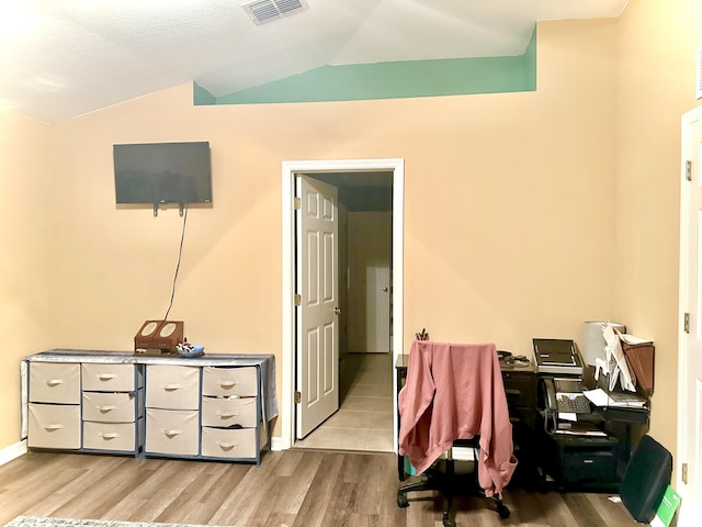 kitchen featuring lofted ceiling, a kitchen breakfast bar, kitchen peninsula, ceiling fan, and light tile patterned flooring