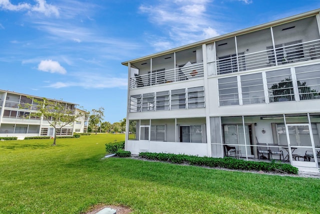 351 Preston I, Boca Raton, FL 33434 - back of property with a lawn