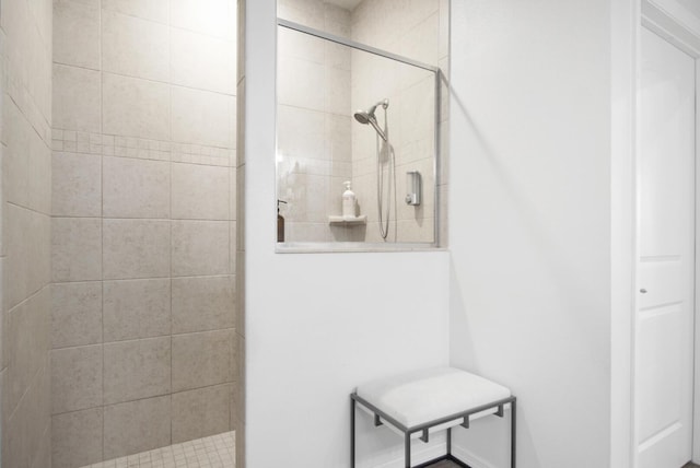 bathroom featuring tiled shower