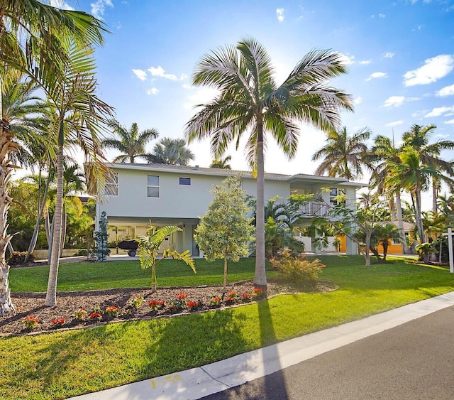 view of front facade featuring a front lawn and stucco siding