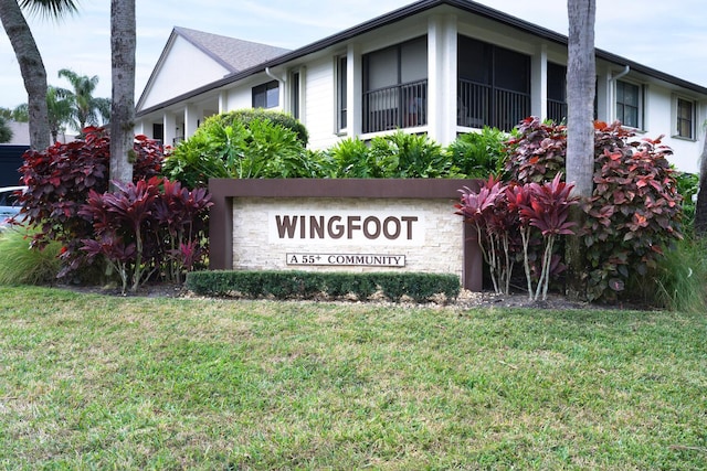 community sign with a yard