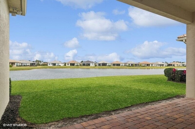 view of yard featuring a water view