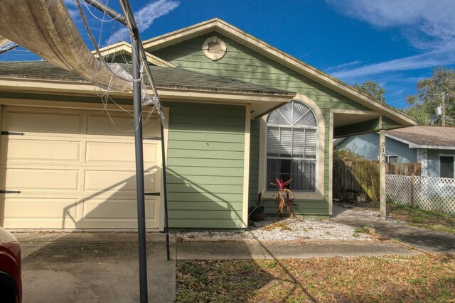 view of front facade with a garage