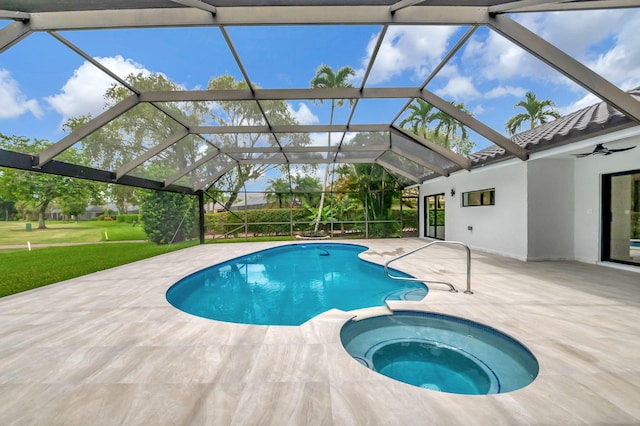 view of pool featuring a lanai, ceiling fan, a patio area, and an in ground hot tub