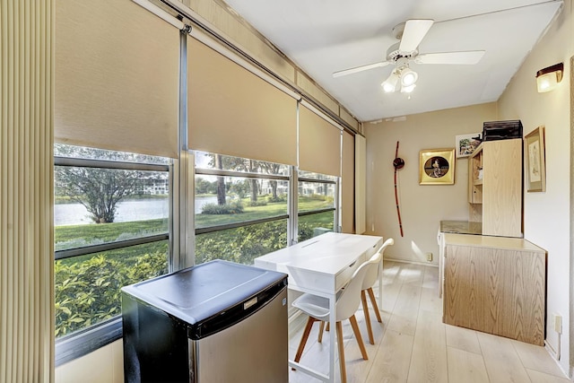 sunroom / solarium featuring ceiling fan and a healthy amount of sunlight