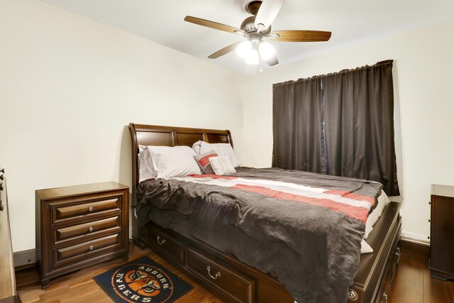 bedroom featuring light hardwood / wood-style floors and ceiling fan