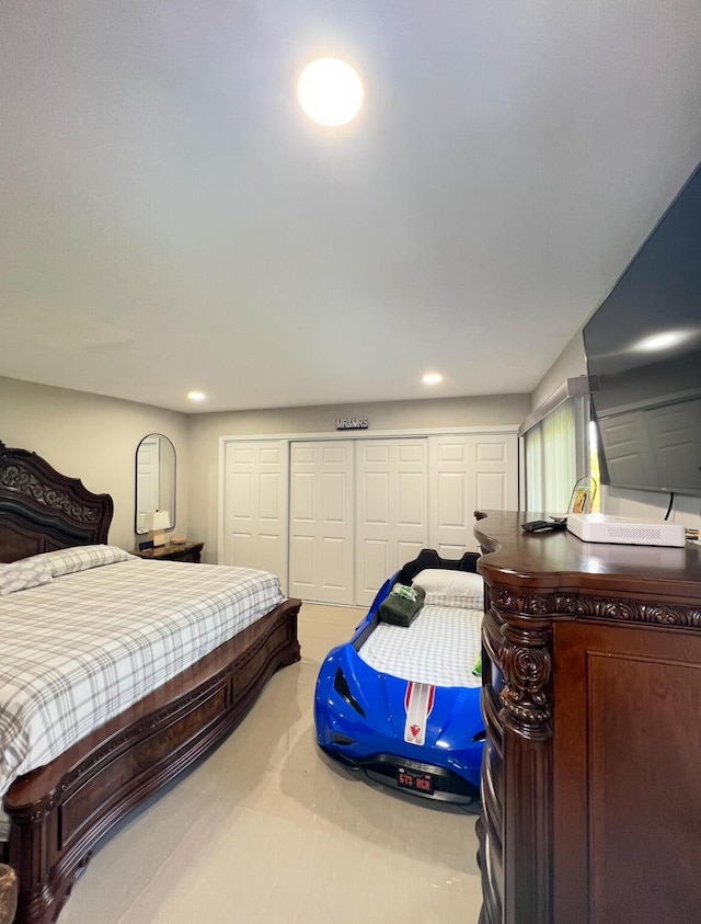 bedroom featuring a closet