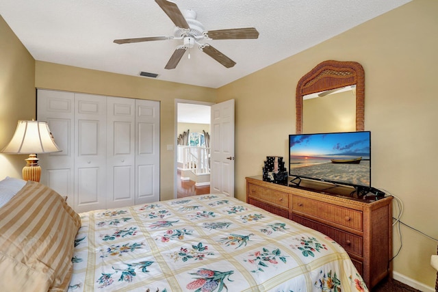 bedroom featuring ceiling fan, a closet, and a textured ceiling