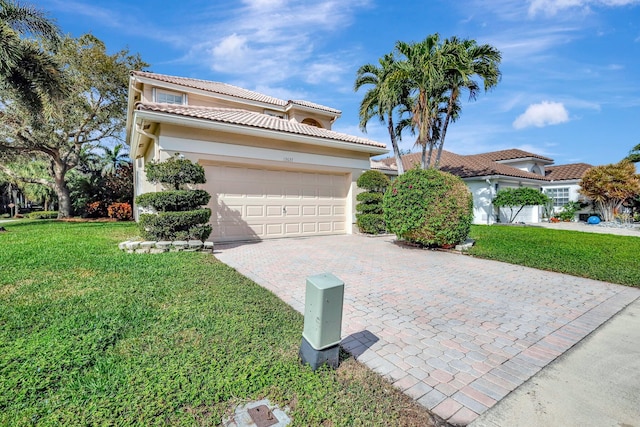 view of front of home featuring a front yard