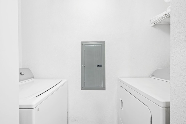 laundry room featuring electric panel and independent washer and dryer