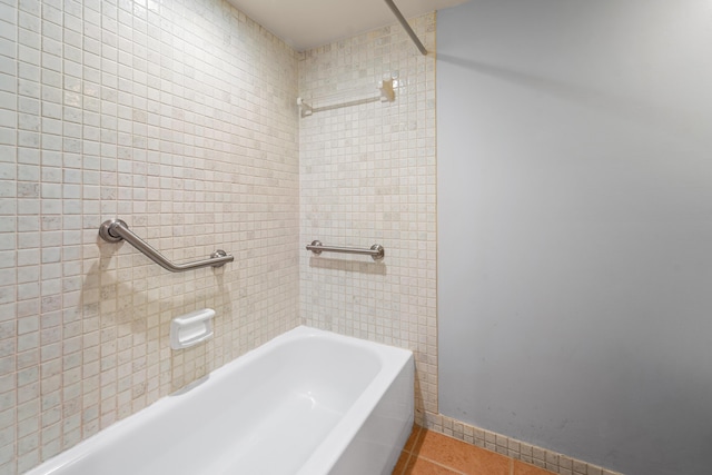 bathroom featuring tiled shower / bath and tile patterned floors