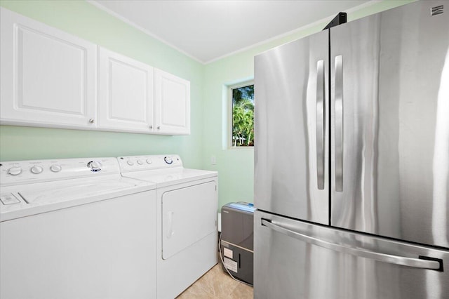 laundry room with cabinets, ornamental molding, and independent washer and dryer