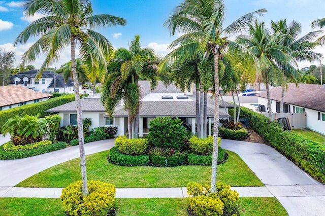 view of front of house featuring a front yard