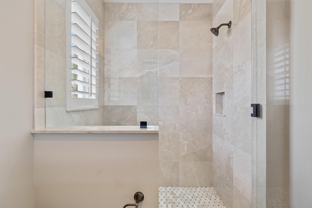 bathroom featuring tiled shower