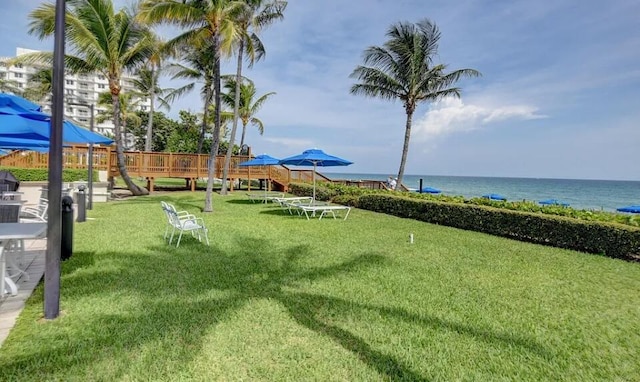 view of yard featuring a water view