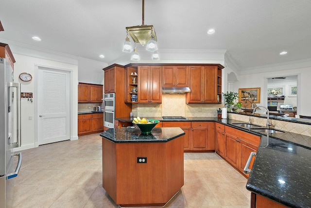 kitchen featuring kitchen peninsula, stainless steel appliances, pendant lighting, crown molding, and sink