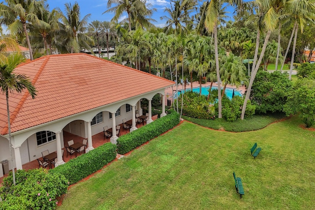 view of yard with a patio