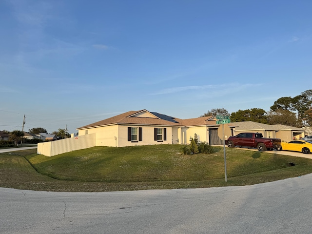 ranch-style home featuring a front lawn