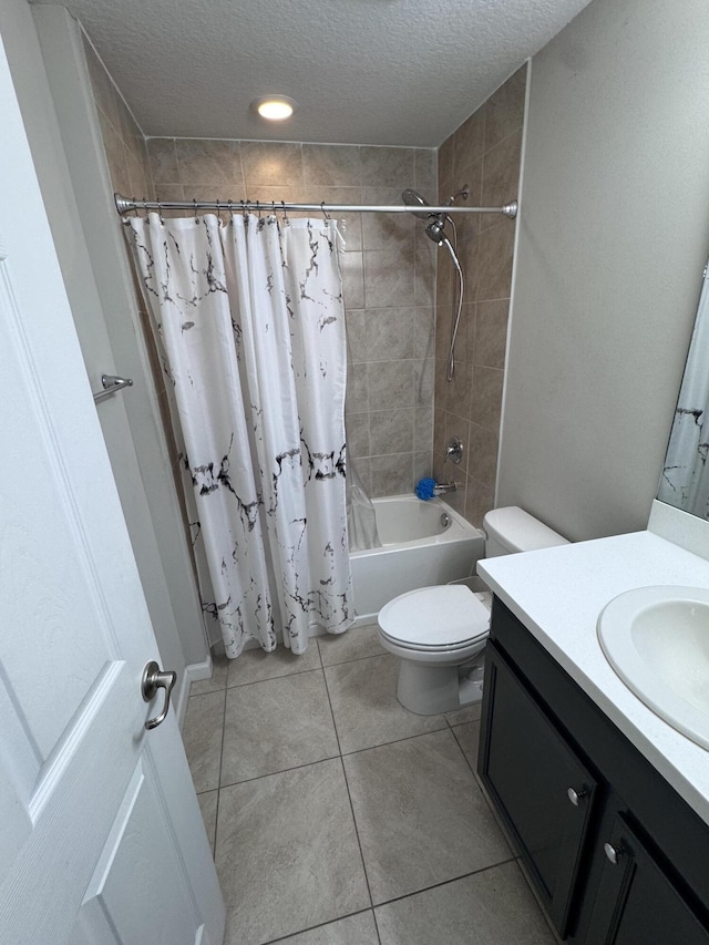 full bathroom featuring toilet, vanity, shower / tub combo with curtain, and a textured ceiling