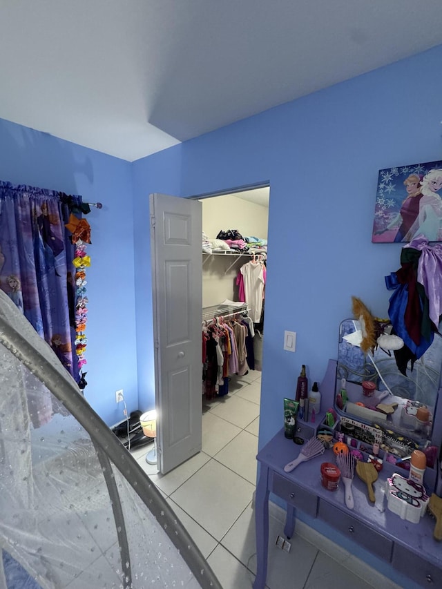 bedroom with a closet and light tile patterned floors