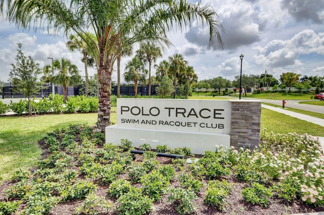 community / neighborhood sign featuring a lawn