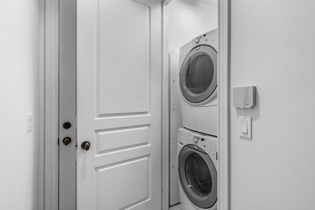 332 W Mallory Cir, Delray Beach, FL 33483 - clothes washing area with stacked washer / dryer