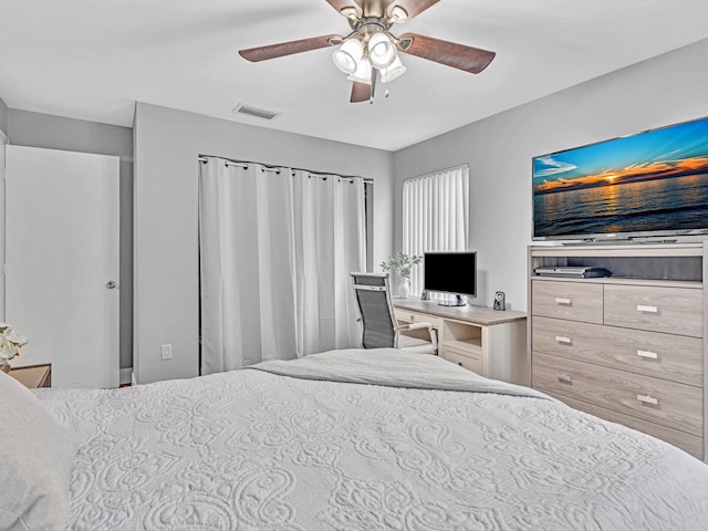 bedroom featuring ceiling fan