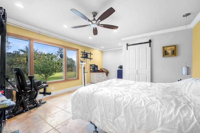 bedroom featuring ornamental molding, a barn door, ceiling fan, and a closet