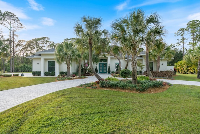 view of front of house featuring a front lawn