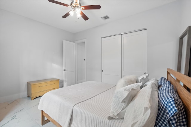 bedroom featuring ceiling fan and a closet