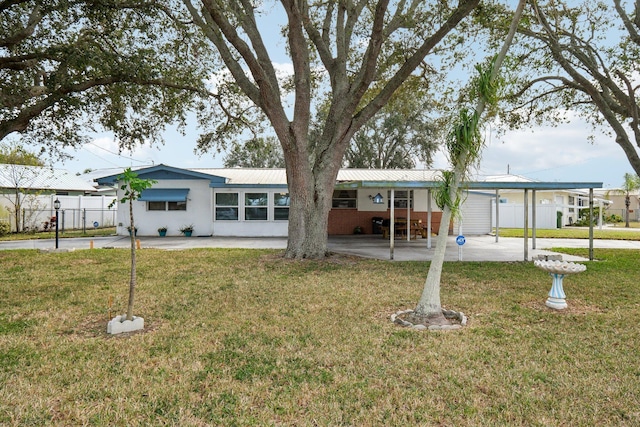 view of front of property with a front yard