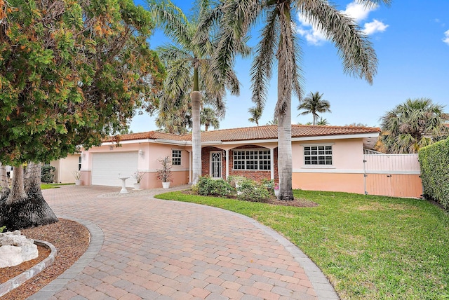 view of front facade featuring a garage and a front yard