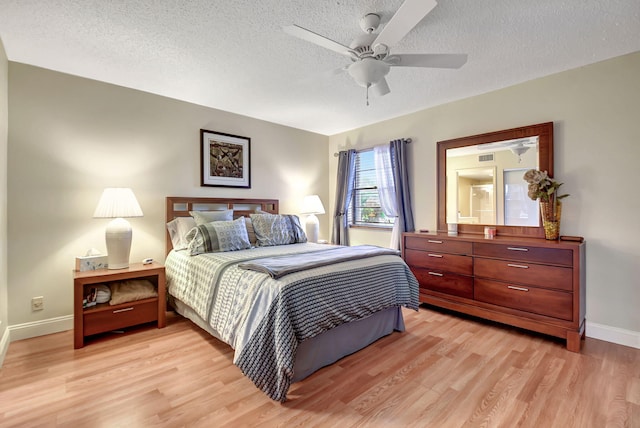 bedroom featuring a textured ceiling, light hardwood / wood-style floors, and ceiling fan