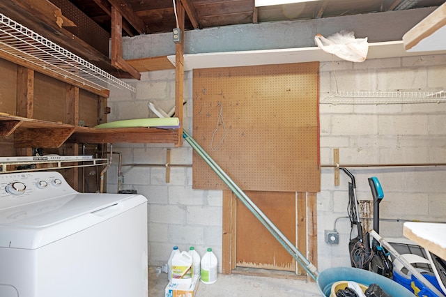 basement with washer / dryer