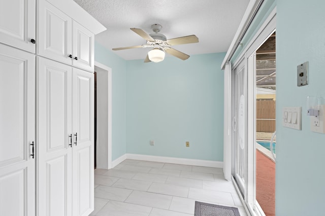 bedroom featuring ceiling fan, a closet, and a textured ceiling