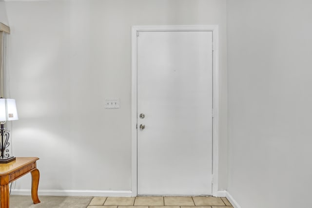 entryway featuring light tile patterned floors and baseboards