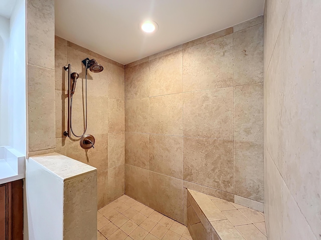 bathroom featuring a tile shower