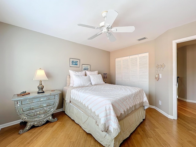 bedroom with hardwood / wood-style floors, a closet, and ceiling fan