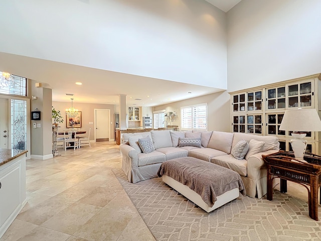 living room with a high ceiling and an inviting chandelier