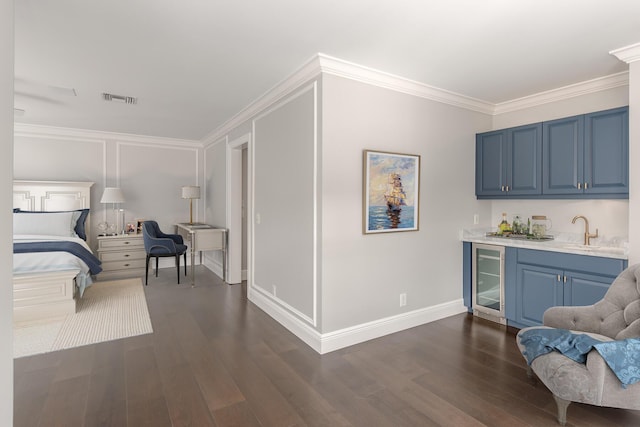 bar with dark hardwood / wood-style flooring, wine cooler, sink, blue cabinetry, and ornamental molding