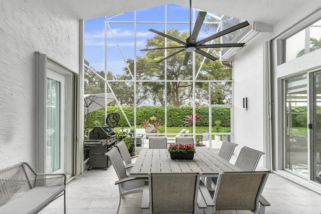 sunroom / solarium featuring ceiling fan