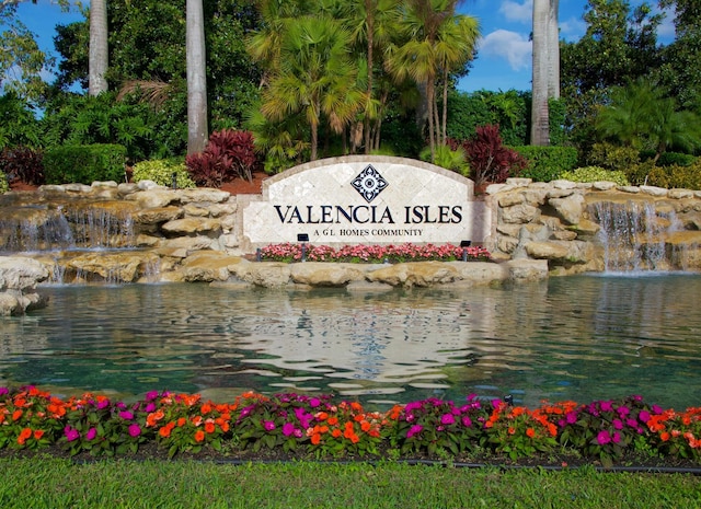 community sign featuring a water view