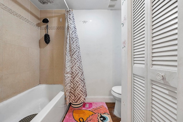 bathroom featuring toilet and shower / tub combo with curtain