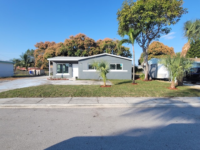 view of front of property with a front lawn