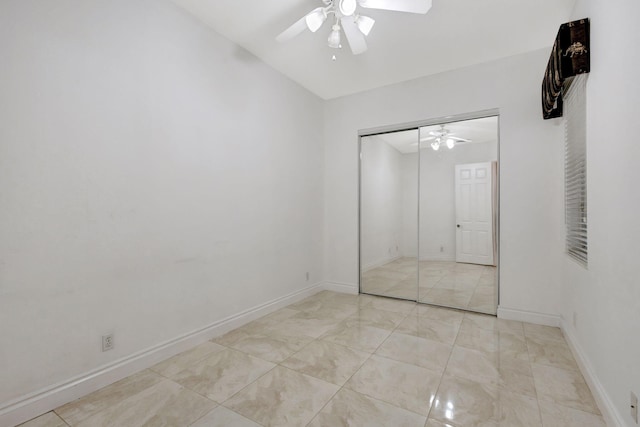 unfurnished bedroom featuring ceiling fan and a closet