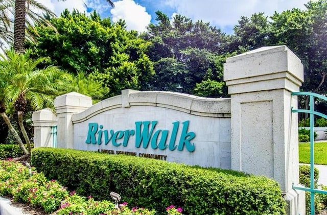 view of community / neighborhood sign