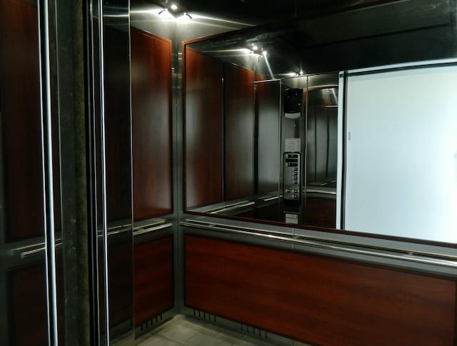 room details with elevator