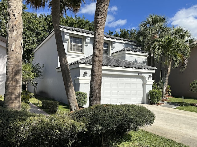 view of front facade featuring a garage